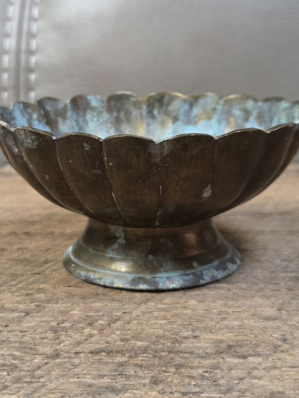 Beautiful Vintage Brass Scalloped Decorative Bowl in Aged Patina B1Q